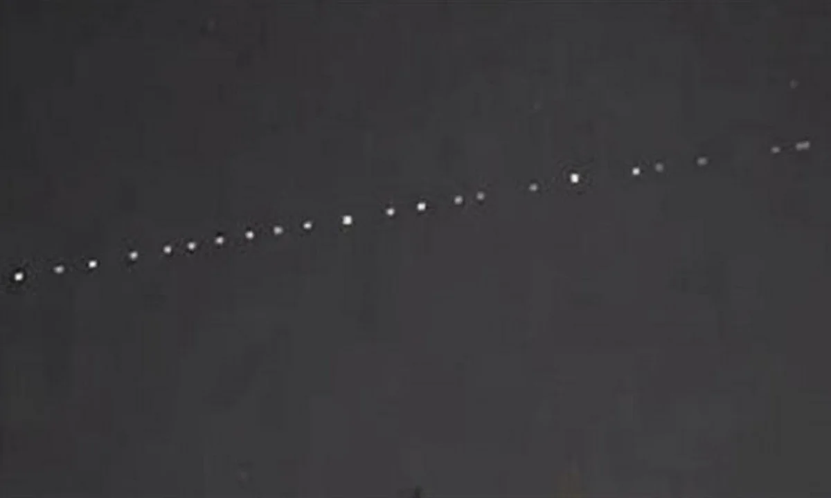 Οι δορυφόροι StarLink του Έλον Μασκ «πέρασαν» από τα Φάρσαλα!