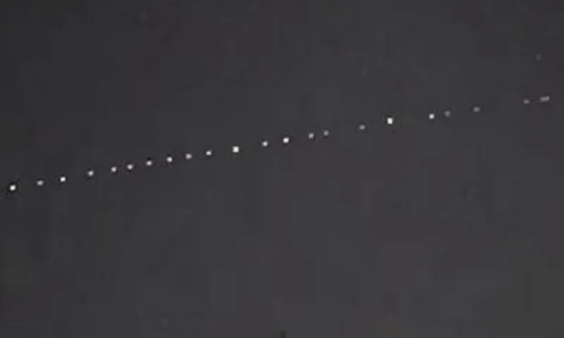 Οι δορυφόροι StarLink του Έλον Μασκ «πέρασαν» από τα Φάρσαλα!