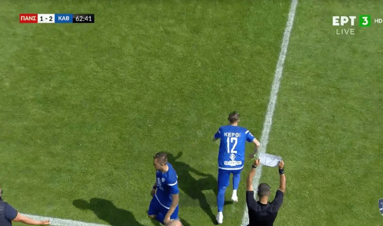 Football League: Διαιτητής έδειξε αλλαγή σε... κόλλα Α4! (vid.)