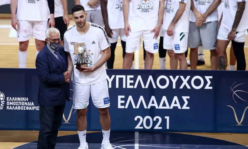 Ο MVP Παπαπέτρου μοίρασε συγχαρητήρια