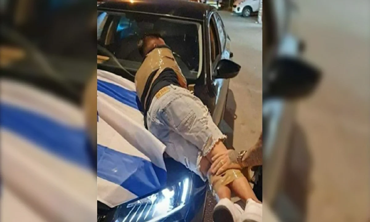 Παλαιστίνιοι δένουν Ισραηλινούς με ταινίες