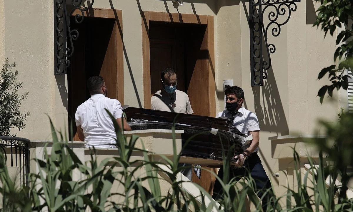 Έγκλημα στα Γλυκά Νερά : Συγκλονιστική φωτογραφία με το βρέφος (pic)