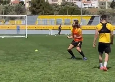 ΑΕΚ: Ο Τσιγκρίνσκι... γλεντάει τον Μάνταλο στην προπόνηση! (vids)