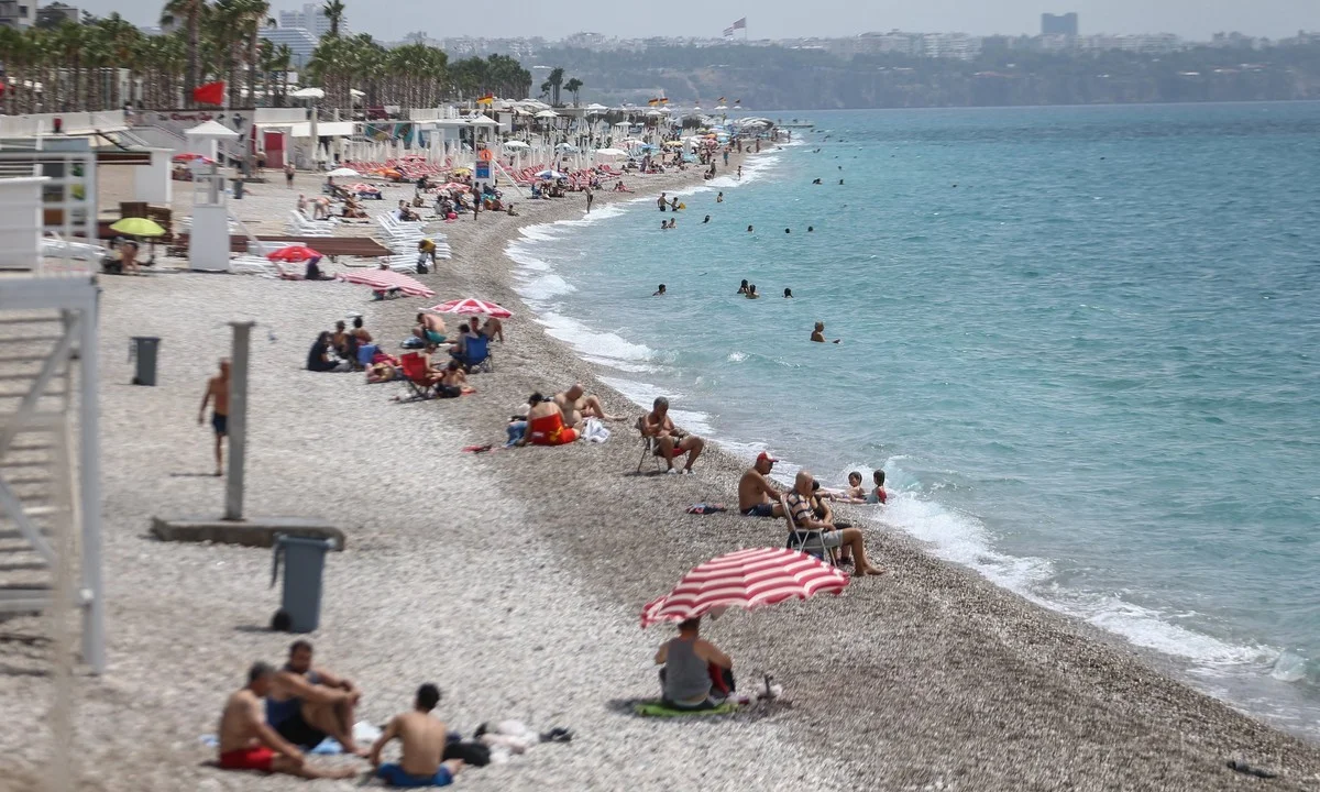 Τουρκία: Κλεισμένοι στα σπίτια τους οι Τούρκοι - Κυκλοφορούν μόνο τουρίστες