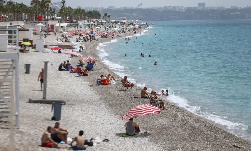 Τουρκία: Κλεισμένοι στα σπίτια τους οι Τούρκοι - Κυκλοφορούν μόνο τουρίστες