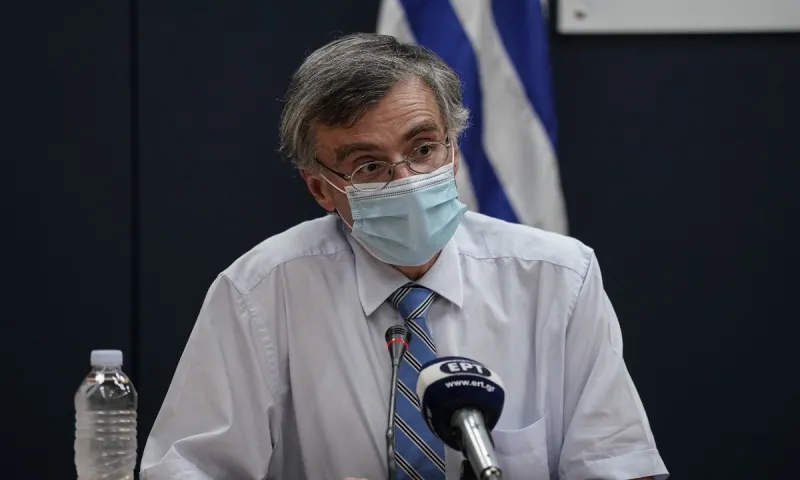 Τσιόδρας: «Ήρθε για να μείνει ο κορονοϊός, εμβολιασμός μία φορά τον χρόνο»