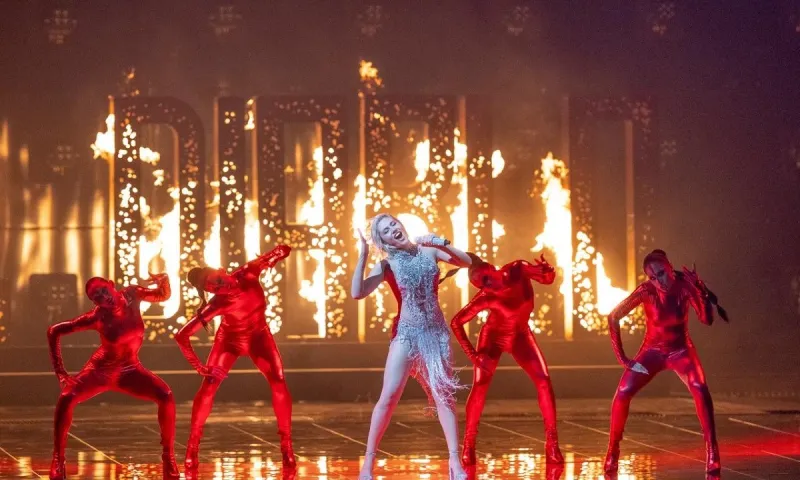 Eurovision: Η Έλενα Τσαγκρινού έκανε «πάταγο» στη σκηνή με το «El diablo» (vid)