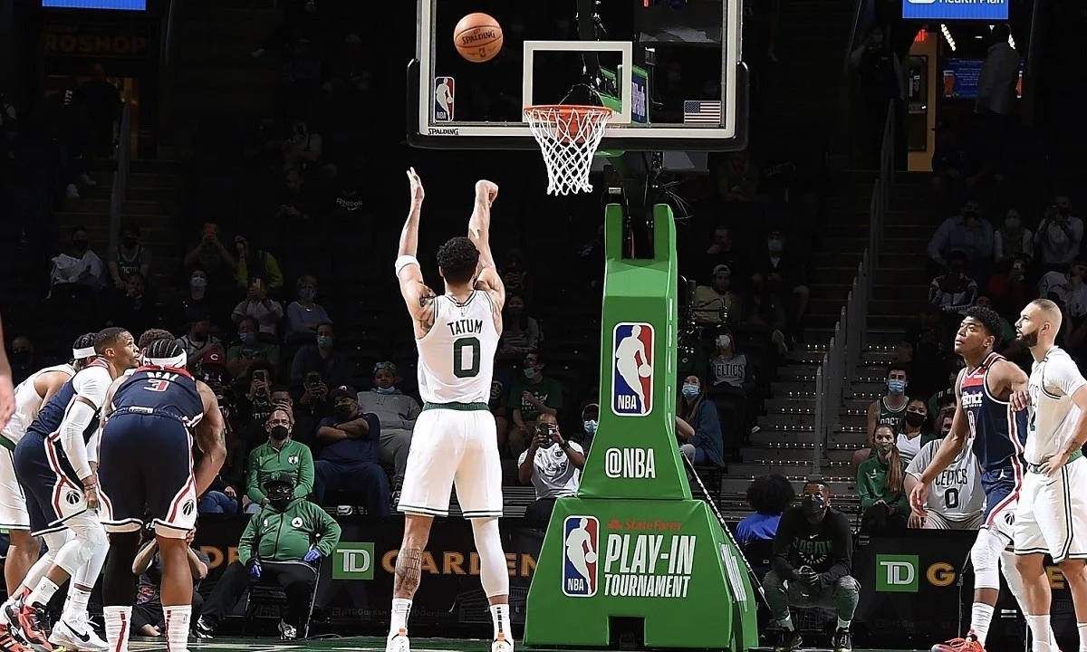 NBA Αποτελέσματα: Στα πλέι-οφ οι Σέλτικς, ελπίζουν ακόμα Γουίζαρντς και Πέισερς (vid)
