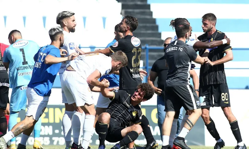 Ιωνικός - Εργοτέλης - «Βράζουν» οι Κρητικοί: «Έβαλε φωτιά ο Φωτιάς» - «Μπράβοι στην κερκίδα, μας πήραν τα κινητά»!