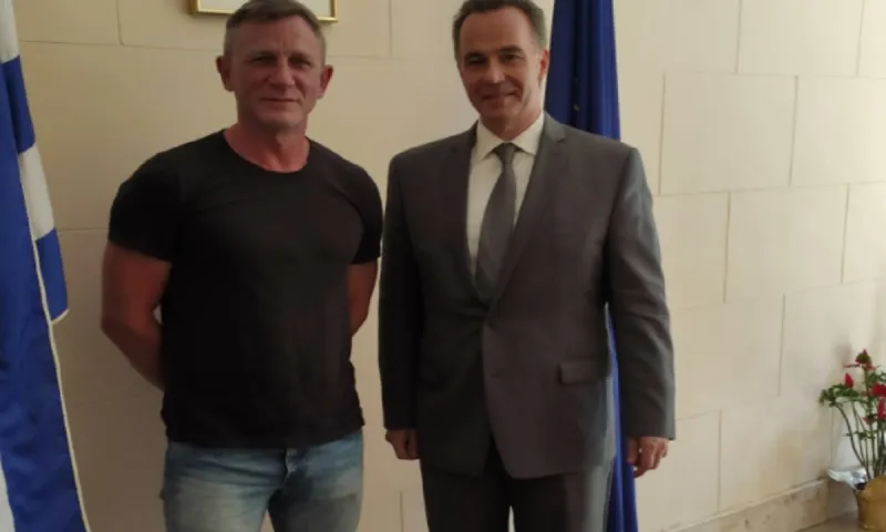 Ο Τζέημς Μποντ στο Προξενείο της Ελλάδος στη Νέα Υόρκη!