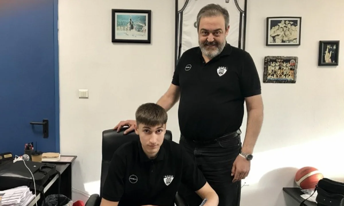 ΠΑΟΚ: Υπέγραψε το πρώτο του επαγγελματικό συμβόλαιο