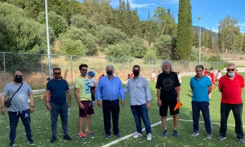 ΕΠΣ Φωκίδας: Η Ένωση και ο Αγγέλου απόλαυσαν τους μικρούς και τους μοίρασαν χυμούς!