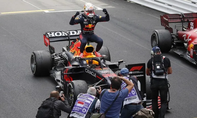 F1: Στην κορυφή ο εκπληκτικός Φερστάπεν (vid)
