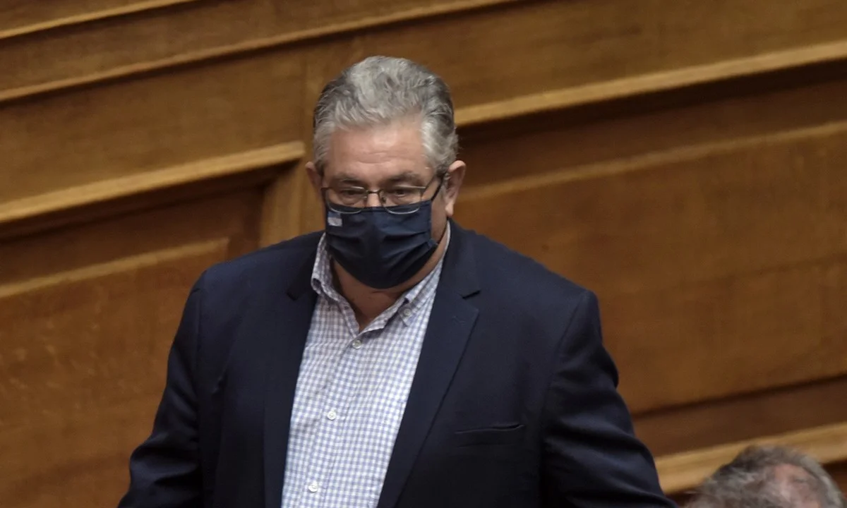 Κουτσούμπας: Περιοδεία στις αθλητικές εγκαταστάσεις του Αγ. Κοσμά