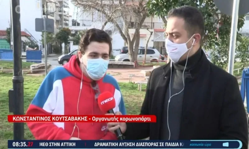 Ο Κουτσαβάκης ξανατρολάρει τους παρουσιαστές του Mega (vid)