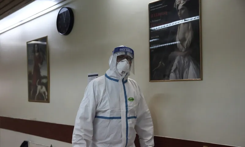 Κορονοϊός: Αυτές είναι οι 2 θεωρίες για το πως ξεκίνησε!