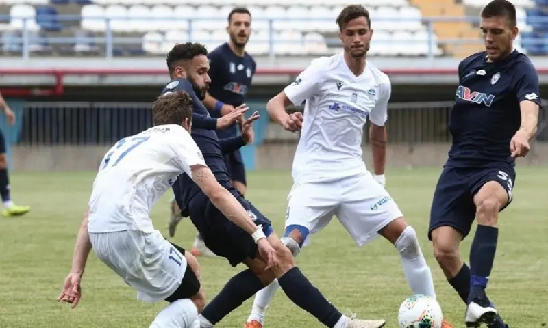 Football League: Αγγίζουν την άνοδο Καλαμάτα και Καβάλα - Σημαντικές νίκες για Ρόδο, Πιερικό, Ολυμπιακό Βόλου