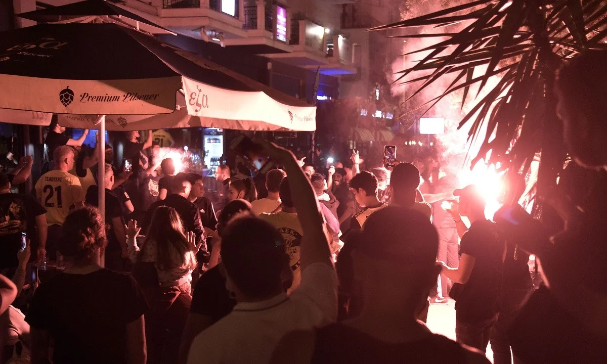 ΑΕΚ: Χαμός στη Νέα Φιλαδέλφεια με πανηγυρισμούς οπαδών (pics)