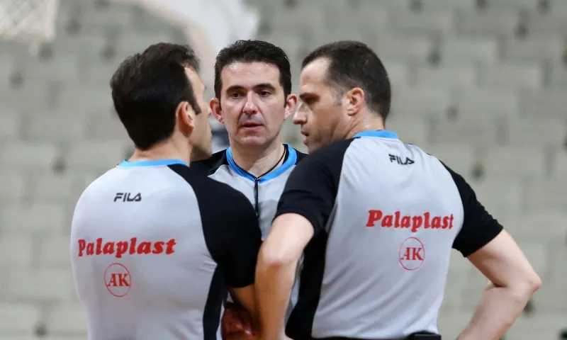 Μάνος- Καρακατσούνης- Πουρσανίδης: Δεν σφυρίζουν ως το τέλος της σεζόν