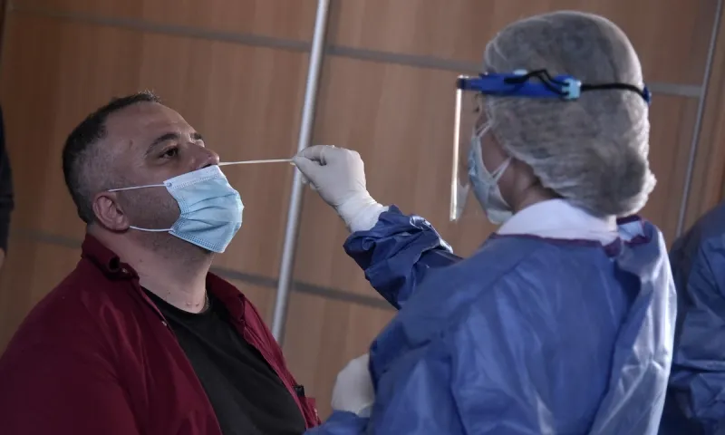 Κορονοϊός: 1.381 κρούσματα, 486 διασωληνωμένοι, 23 νεκροί