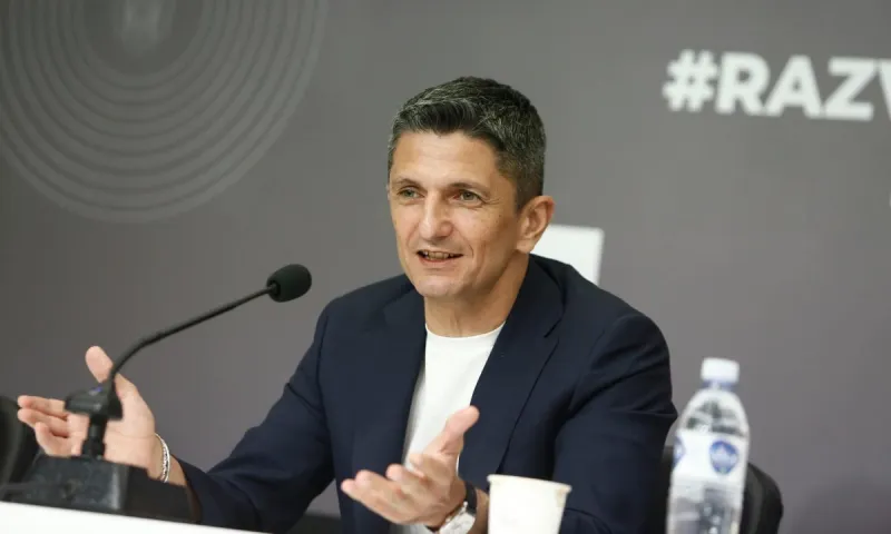 Λουτσέσκου: «Εκτιμώ τον Πρίγιοβιτς, έχει όμως πολύ μεγάλο συμβόλαιο στην Αλ Ιτιχάντ»