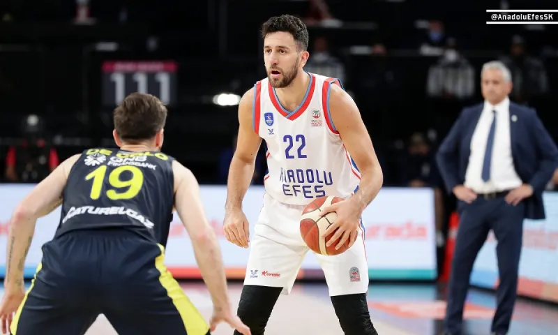 Εφές- Φενέρμπαχτσε 111-71: Το 1-0 δια περιπάτου