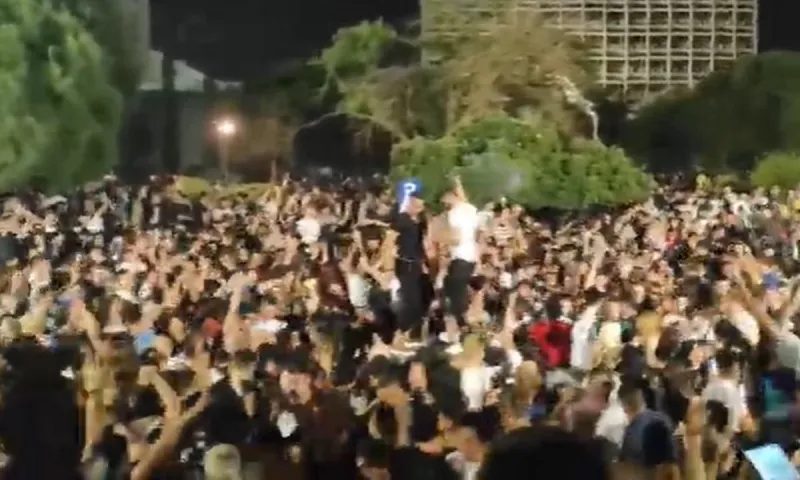 Έπος: Πάνω από 3000 άτομα σε πάρτι στο ΑΠΘ! (videos)