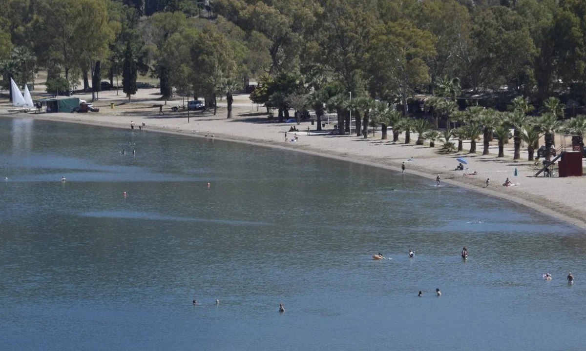 Σοκ σε πλαζ στην Αγία Μαρίνα: Σεξουαλική επίθεση σε γυναίκα - Τη μετέδιδαν σε LiveStreaming!
