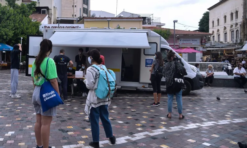 Κορονοϊός: 808 κρούσματα, 392 διασωληνωμένοι, 24 νεκροί