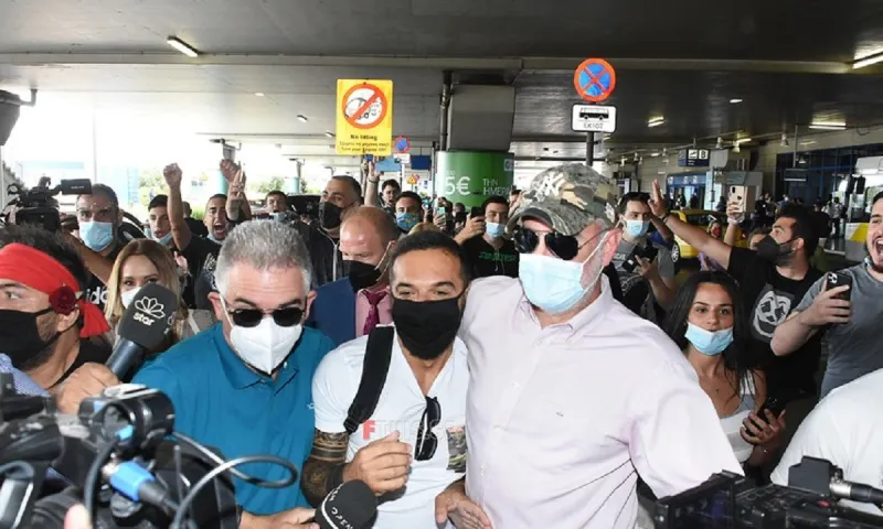 Τριαντάφυλλος: Τα... «έσπασαν» με «σπάω τα ρολόγια» (vid)