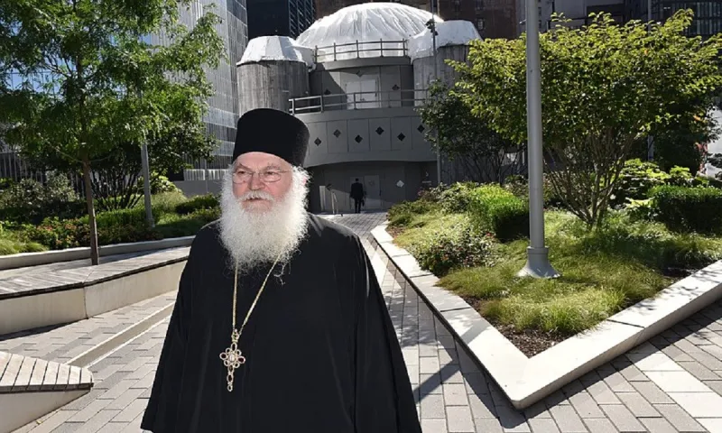 Ξέρεις ποιος είναι ο γέροντας Εφραίμ;