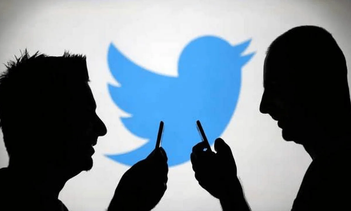 Γλέντι στο Twitter με την Ελληνική Αστυνομία: Βρήκε πλαστικά ποτηράκια και σόδες