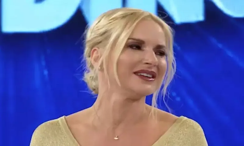Μαρία Μπεκατώρου: Κλαίγοντας αποχαιρέτησε το κοινό της