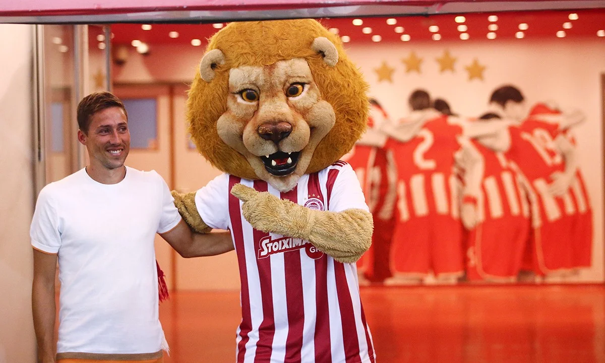 Φουστέρ: «Ο Ολυμπιακός μπορεί τελικό Europa League»