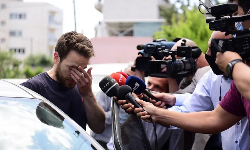 Έγκλημα Γλυκά Νερά: Τι έκανε ο πιλότος στην κηδεία της Καρολάιν και κατάλαβαν ότι αυτός την σκότωσε