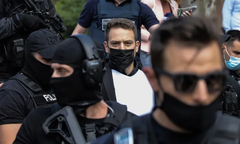 Έγκλημα στα Γλυκά Νερά: Τα είπε όλα ο πιλότος πριν του δείξουν τα σε βάρος του στοιχεία