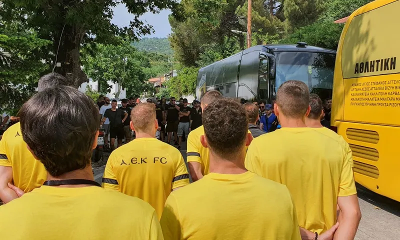 Χαμός για την ΑΕΚ στο Πήλιο: 100 οπαδοί ζήτησαν το πρωτάθλημα! (pics)
