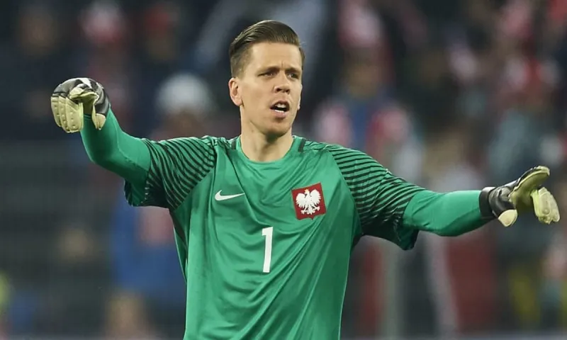 Euro 2020: Ο Σέζνι «πιάστηκε» με τσιγάρο πριν το Ισπανία - Πολωνία! (pic)