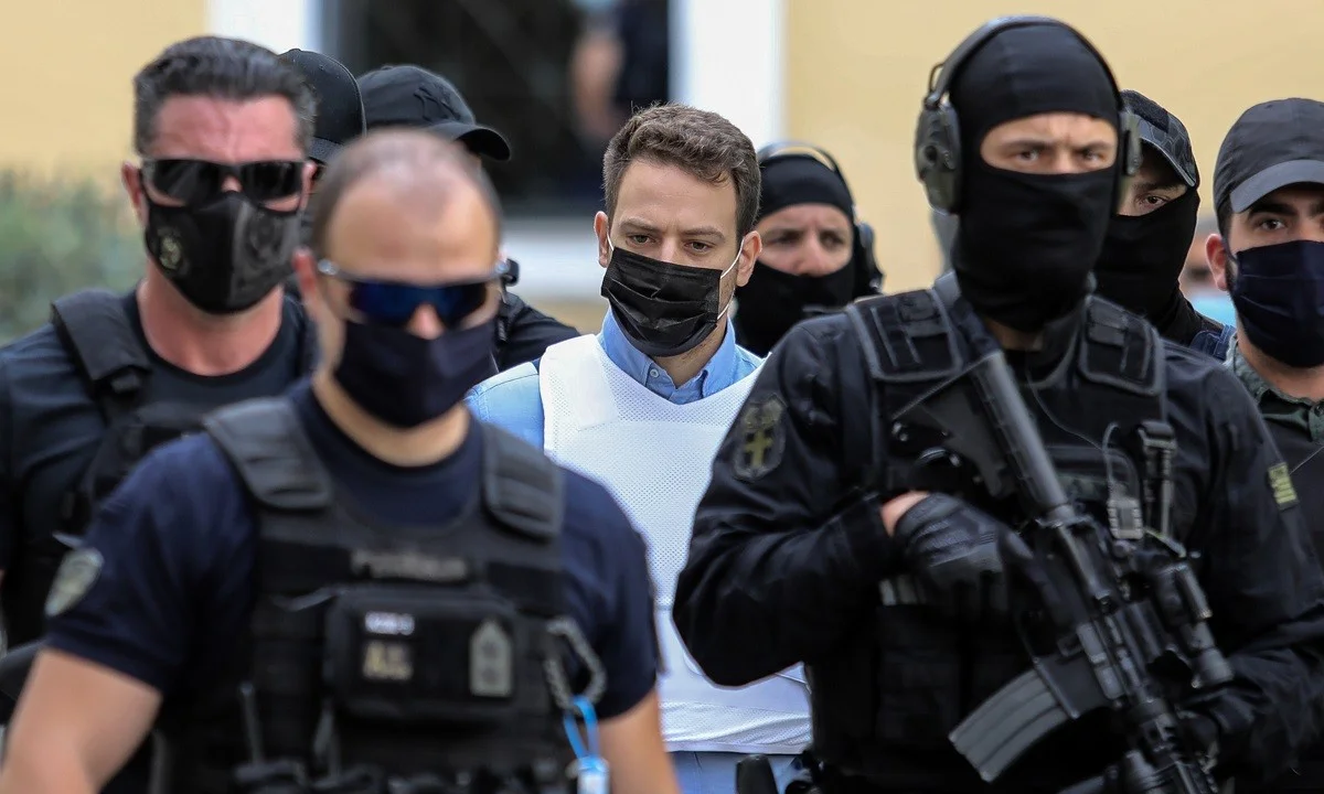 Γλυκά Νερά: Αποκάλυψη - Η ζημιά στην πόρτα της κρεβατοκάμαρας δείχνει ενδοοικογενειακή βία;