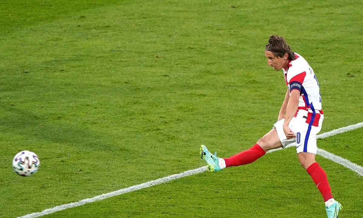 Euro 2020: Το απίθανο γκολ με εξωτερικό φάλτσο του Μόντριτς (vid)