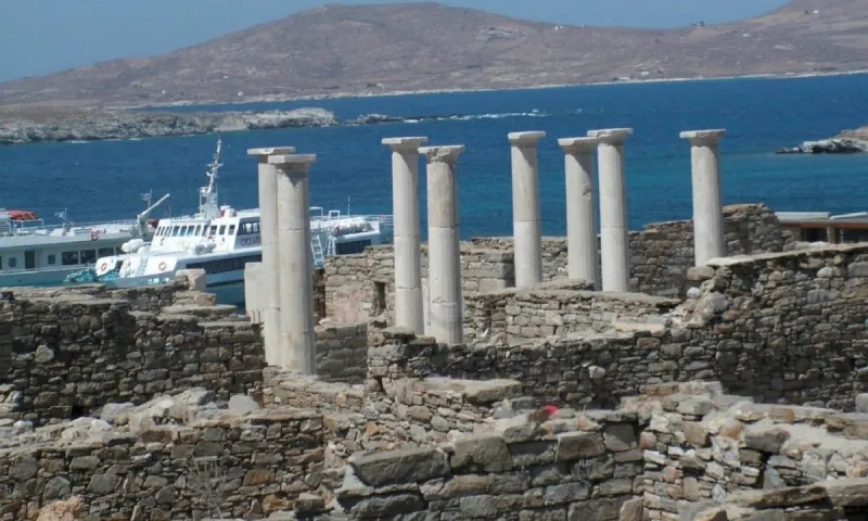 Μας έκανε ρεζίλι ο πρέσβης της Νορβηγίας για τα σκουπίδια στη Δήλο