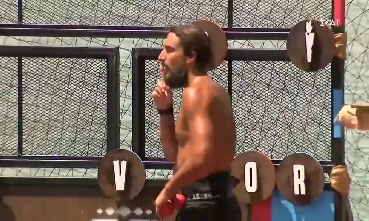 Survivor: Η απαράδεχτη χειρονομία του Σάκη στη Μαριαλένα (vid)
