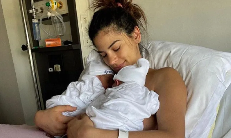 Χριστίνα Μπόμπα: Η πρώτη ανάρτηση στο Instagram απο το μαιευτήριο με τα δίδυμα!
