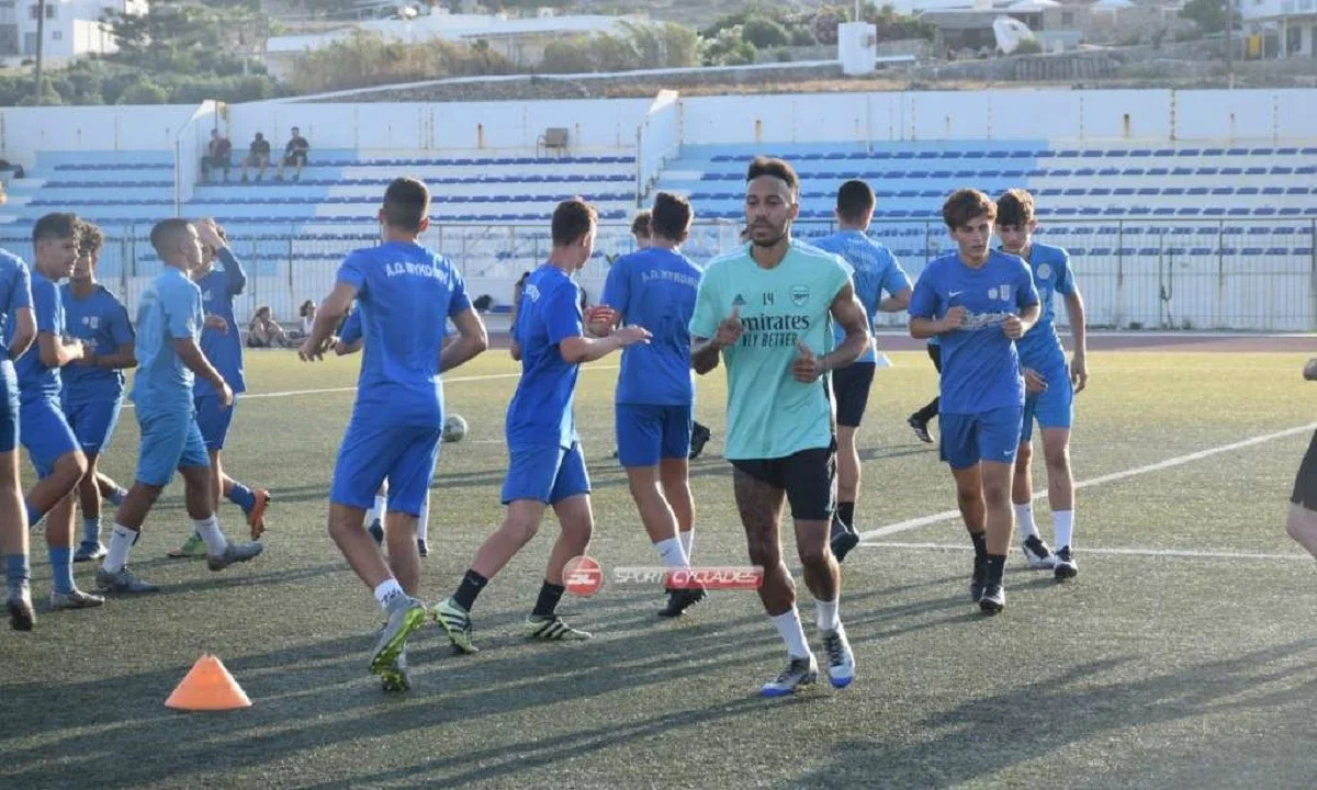 ΑΕ Μυκόνου: Μετά τον Ομπαμεγιάνγκ, έρχονται Λεβαντόφσκι και Λουκάκου!