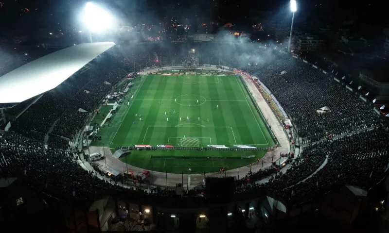Super League: Γεμάτα γήπεδα αλλά μόνο με εμβολιασμένους!