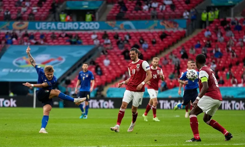 Euro 2020 Ιταλία - Αυστρία: Ο «κεραυνός» του Ιμόμπιλε σταμάτησε στο δοκάρι