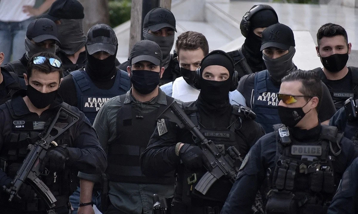 Γλυκά Νερά: Γιατί η μητέρα της Καρολάιν της έδινε 1000 ευρώ το μήνα;