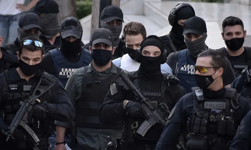 Γλυκά Νερά: Γιατί η μητέρα της Καρολάιν της έδινε 1000 ευρώ το μήνα;