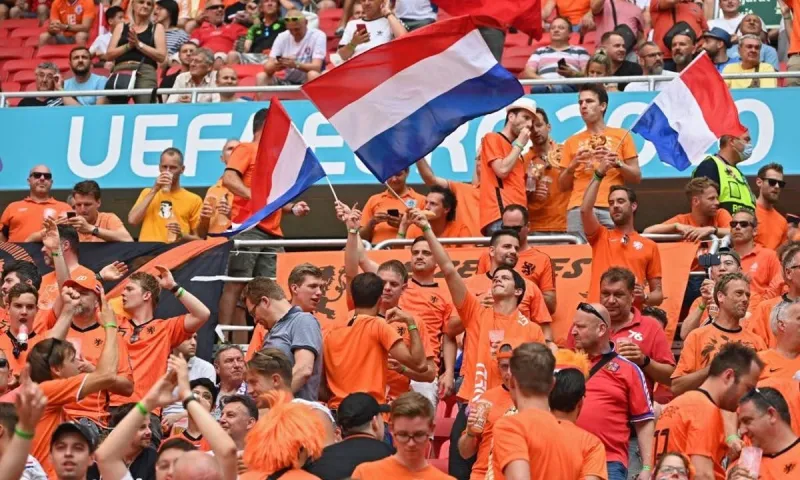 Euro 2020 - Ολλανδία-Τσεχία: Ασφυκτικά γεμάτη η «Puskas Arena»  (vid)