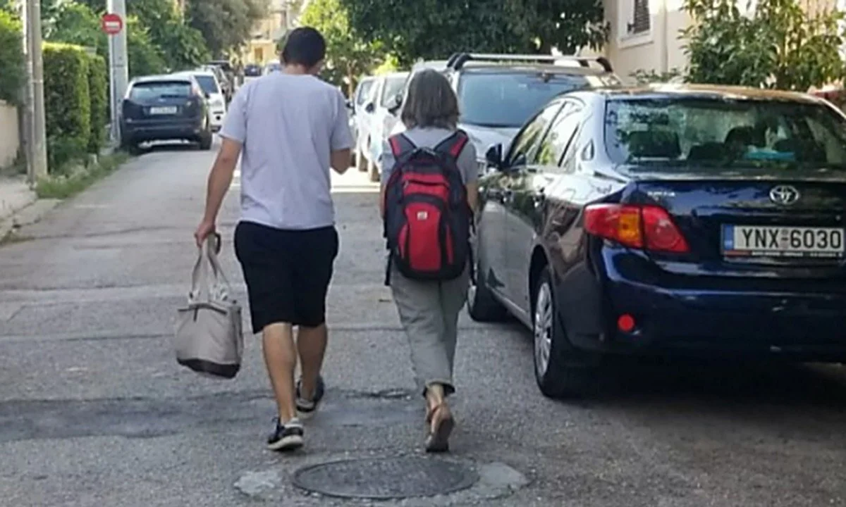 Έγκλημα στα Γλυκά Νερά: Μακριά από τα φώτα της δημοσιότητας η παράδοση της Λυδίας στη μητέρα της Καρολάιν